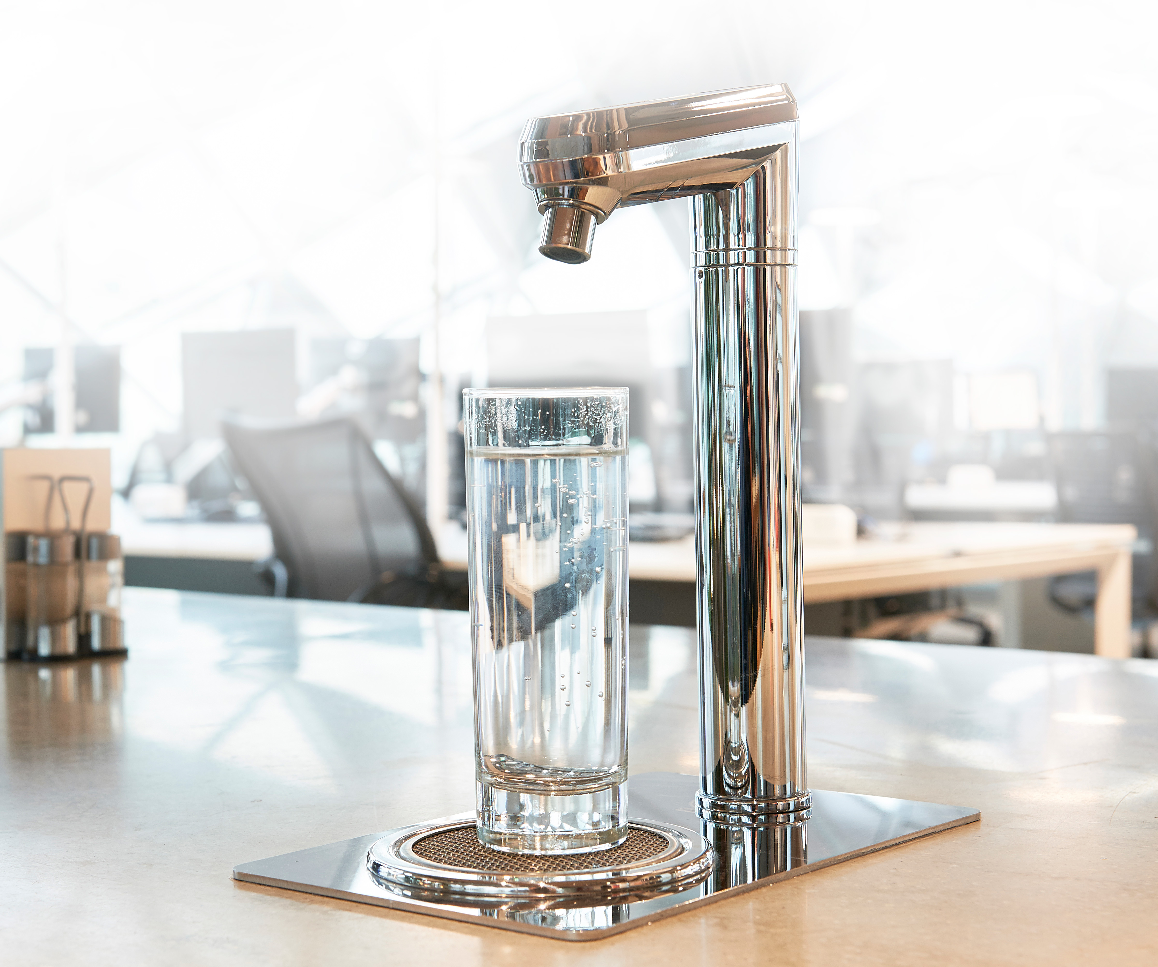 Aqua illi Chrome Tap